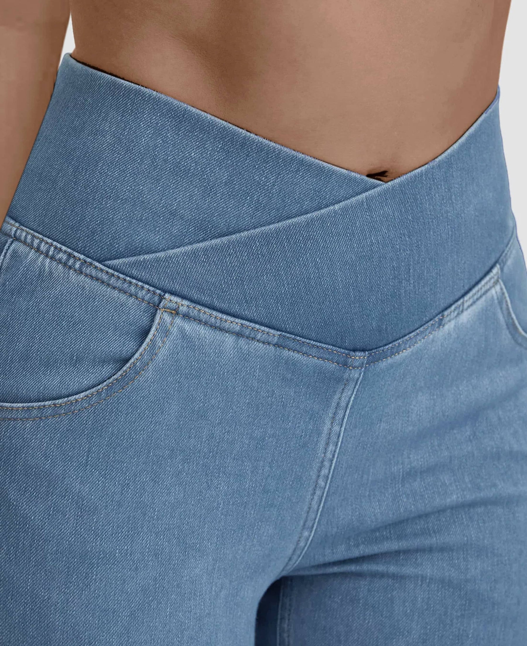 Calça Jeans de Cintura Alta Cruzada - Compre 1 Leve 2
